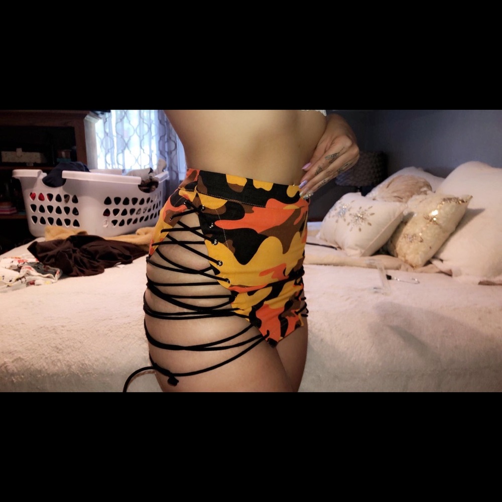 Fashion nova camo skirt
